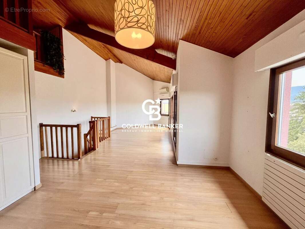 Appartement Duplex à vendre centre d'Annemasse - Proche Gare - photo 3