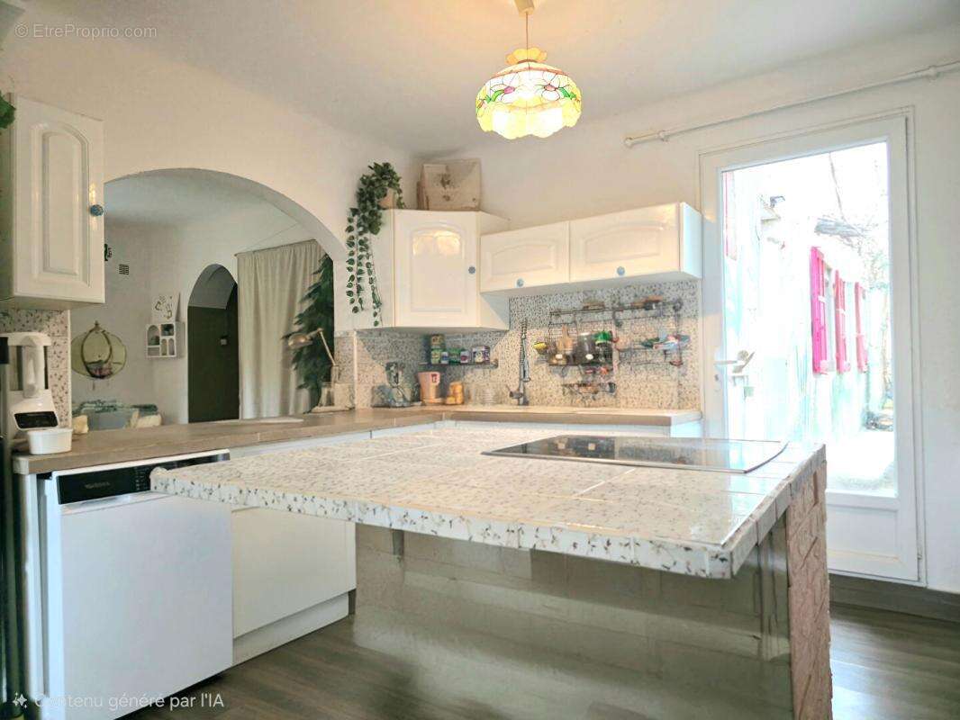 Maison La Seyne Sur Mer 6 pièce(s) 160 m2 a 489000 EUR - photo 2