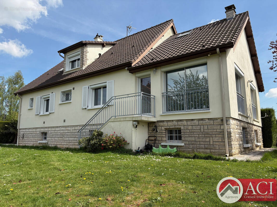 Maison à SAINTE-GENEVIEVE