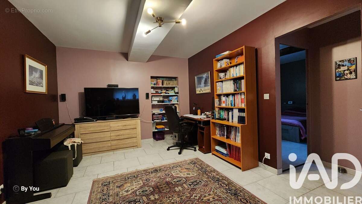 Photo 8