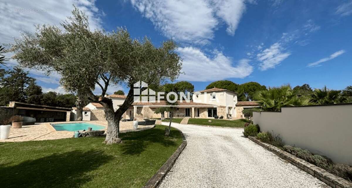 Maison à SAINT-LAURENT-DES-ARBRES