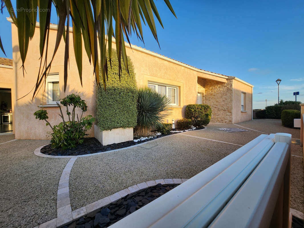 Maison à SAINTE-GEMME-LA-PLAINE