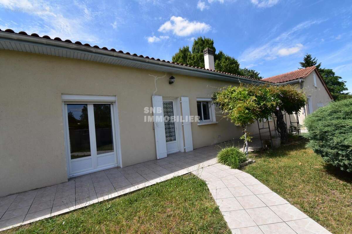 Maison plain pied t3 + studio + deux garages - photo 2