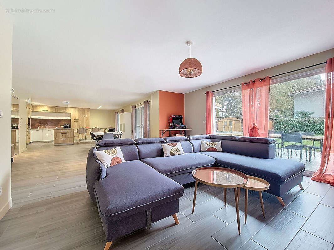 Maison à PAREMPUYRE