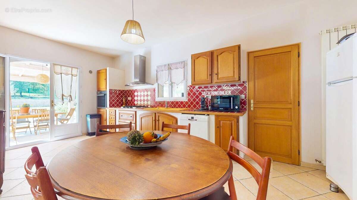 Maison 172 m² à La Celle  - photo 8