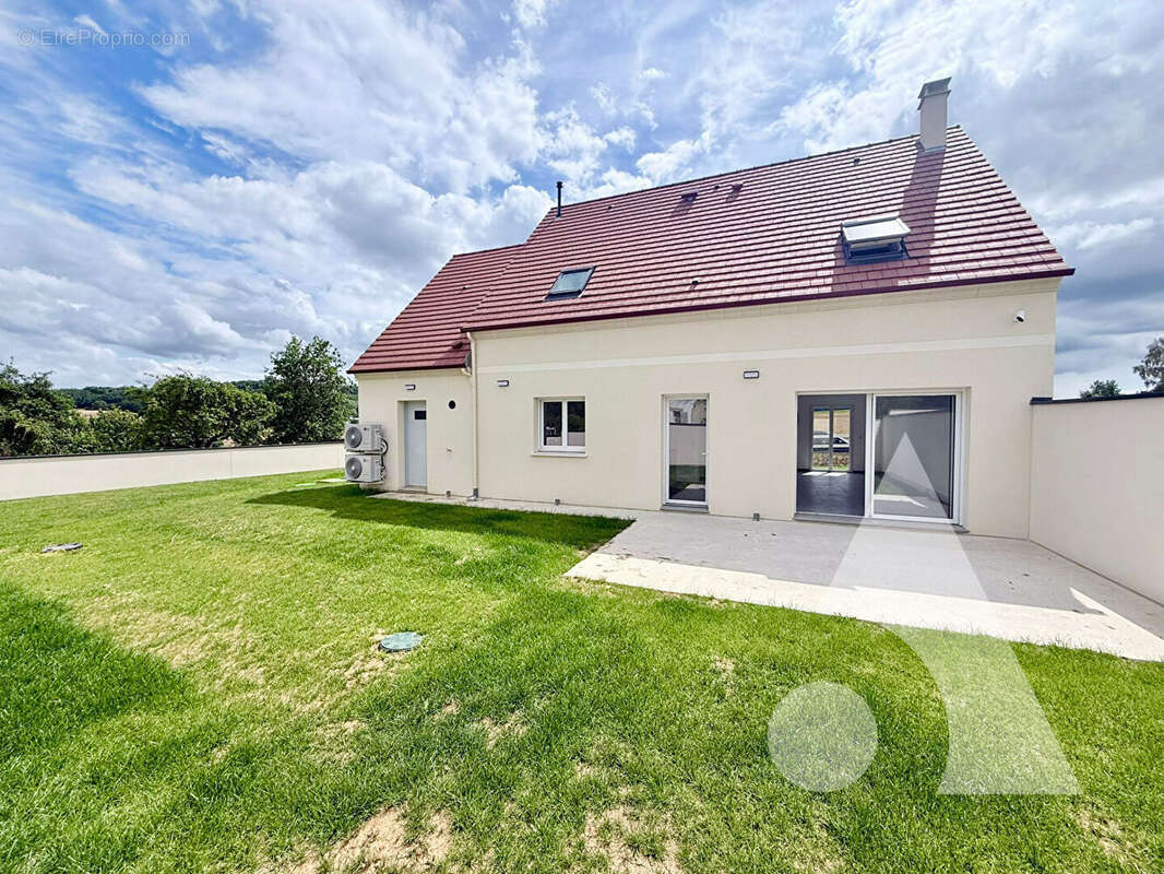 Maison à LACHELLE
