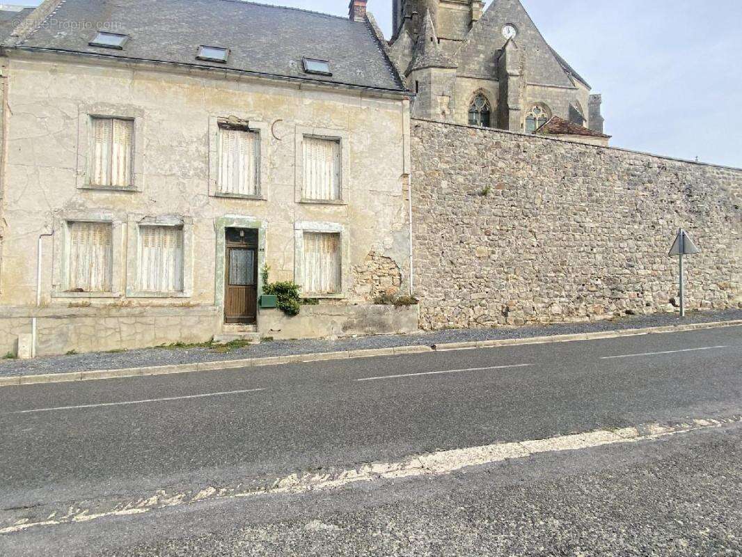 Maison à SAINT-REMY-BLANZY