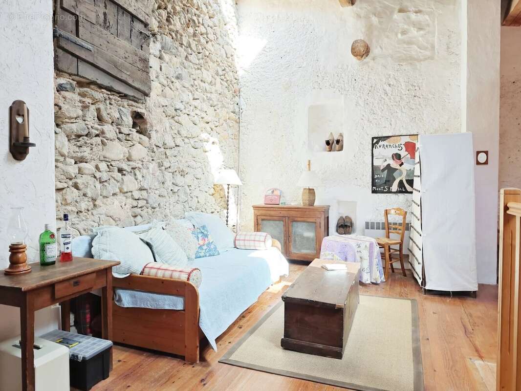 Paziols: Maison en pierres avec 2 annexes - photo 7