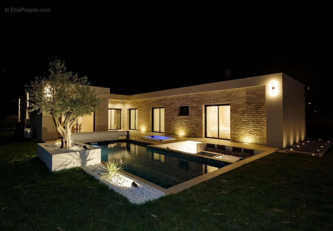 Maison à LES MARTRES-DE-VEYRE