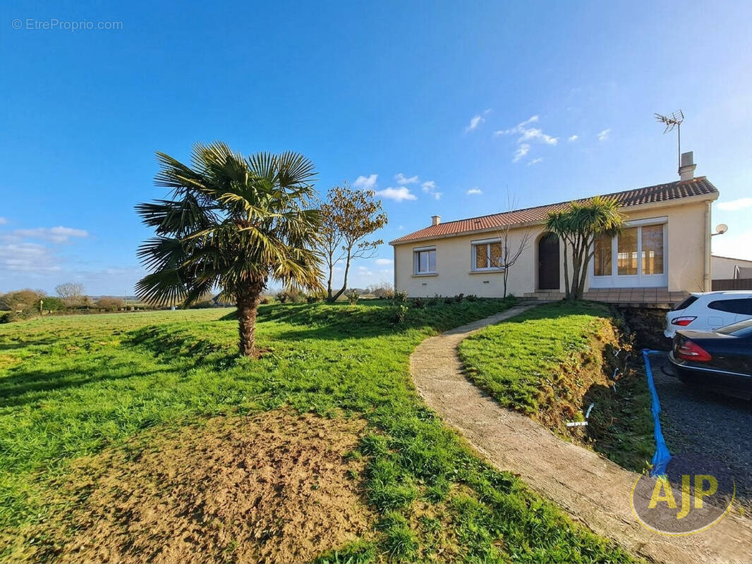 Maison à L'HERBERGEMENT