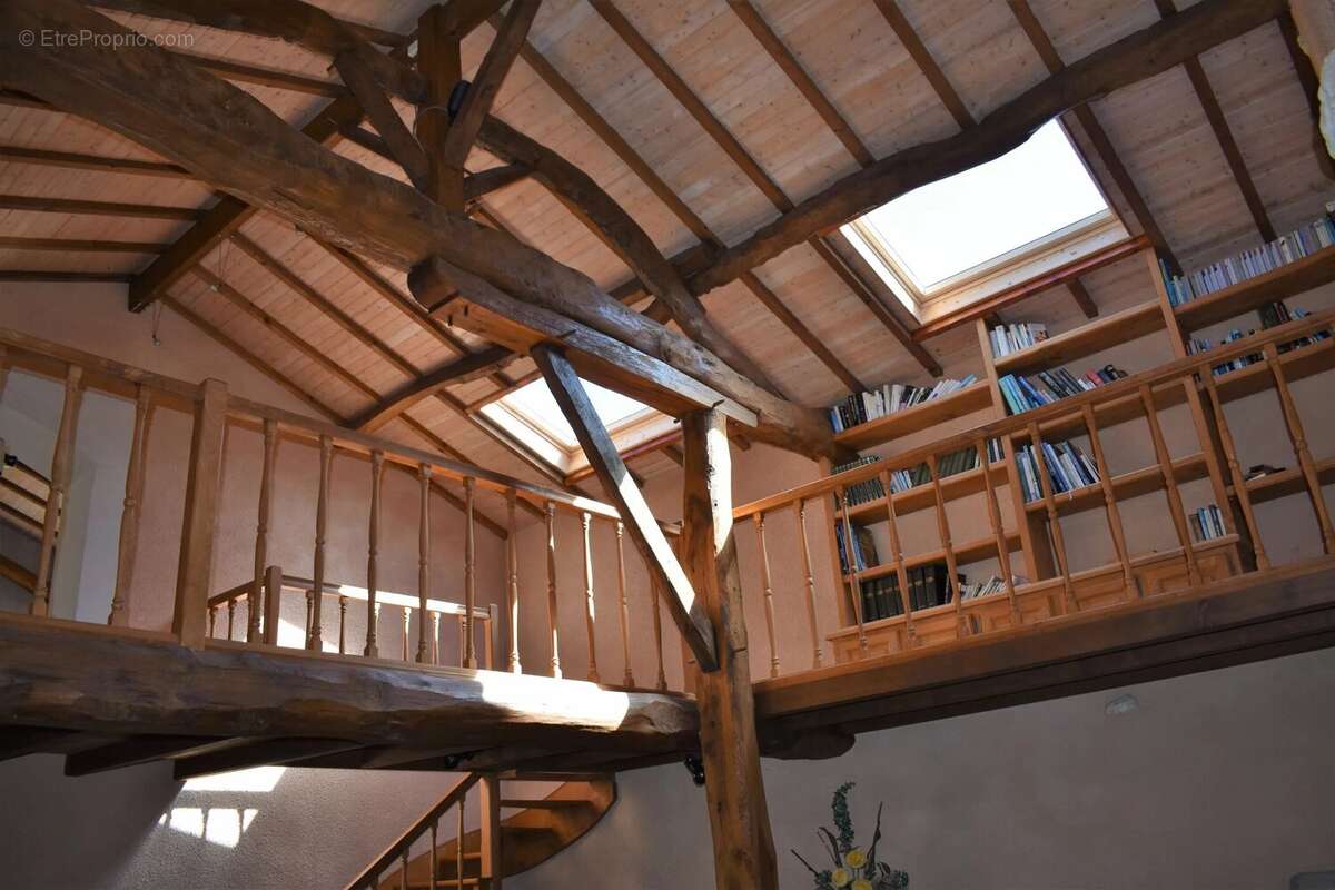 Maison à SAINT-PIERRE-DE-JUILLERS