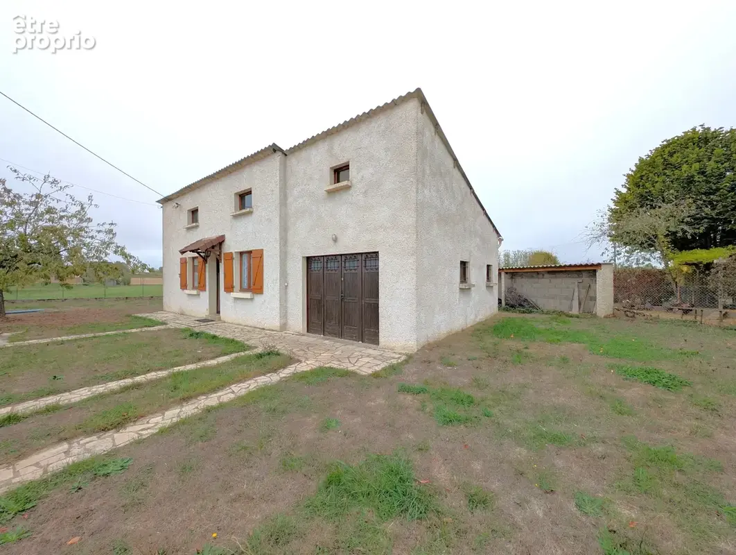 Maison de plain pied à vendre sur la commune des Ormes de 49m2 habitables avec jardin de 600m2 et garage - photo 1