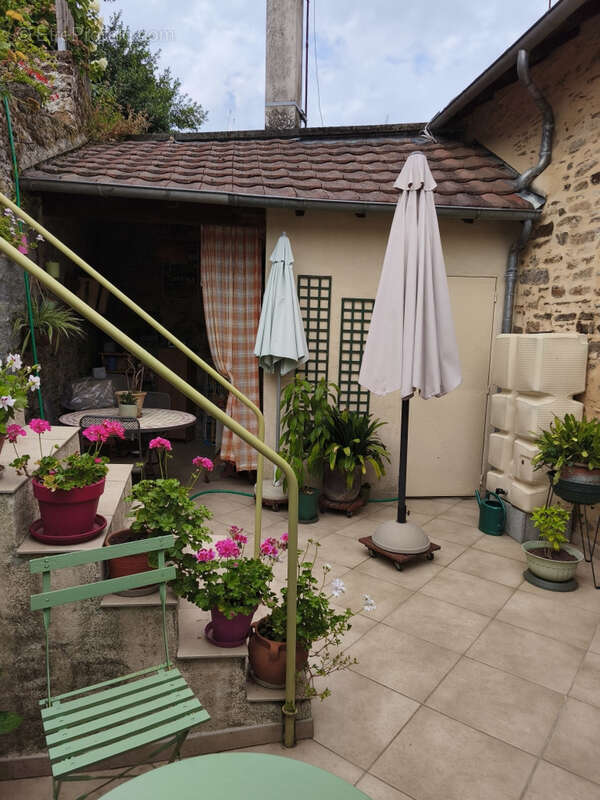 Maison à SAINT-YRIEIX-LA-PERCHE