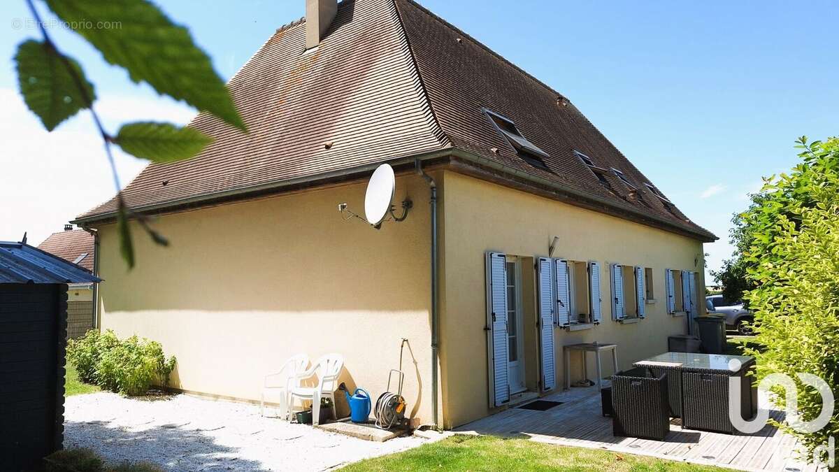 Maison 155 m² à Le Plessis-Hebert  - photo 3