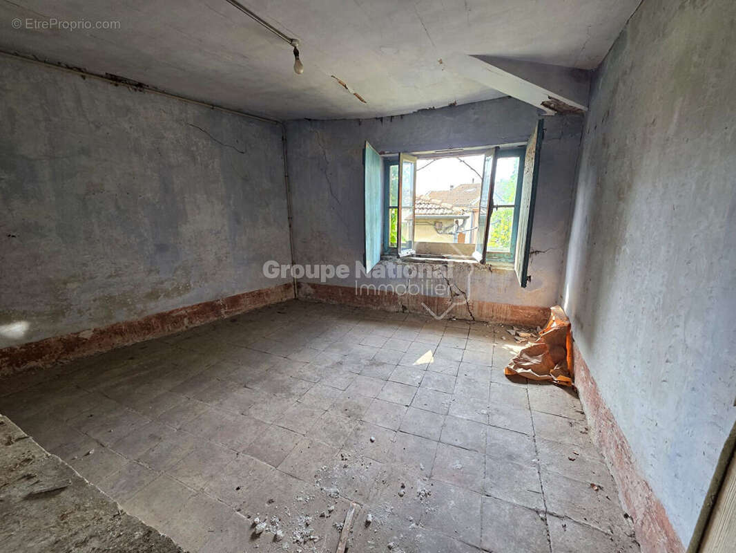 Exclusivité - Maison de ville - A rénover - photo 8