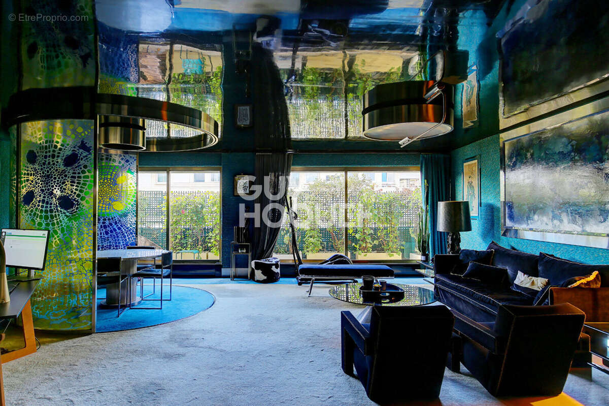 Appartement à PARIS-16E