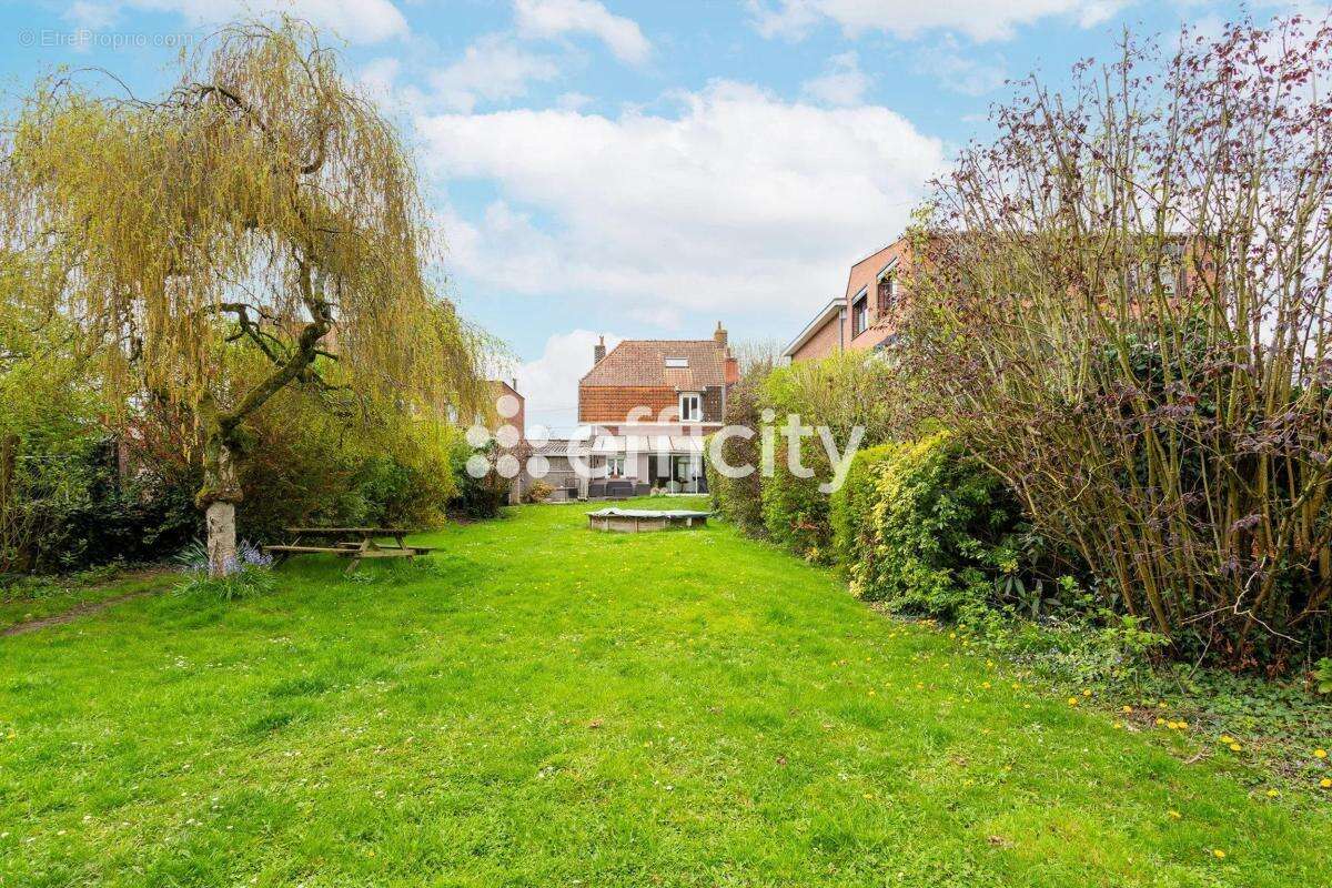 Maison à LA CHAPELLE-D'ARMENTIERES