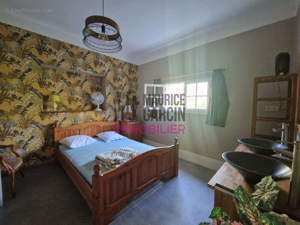 Maison à L'ISLE-SUR-LA-SORGUE