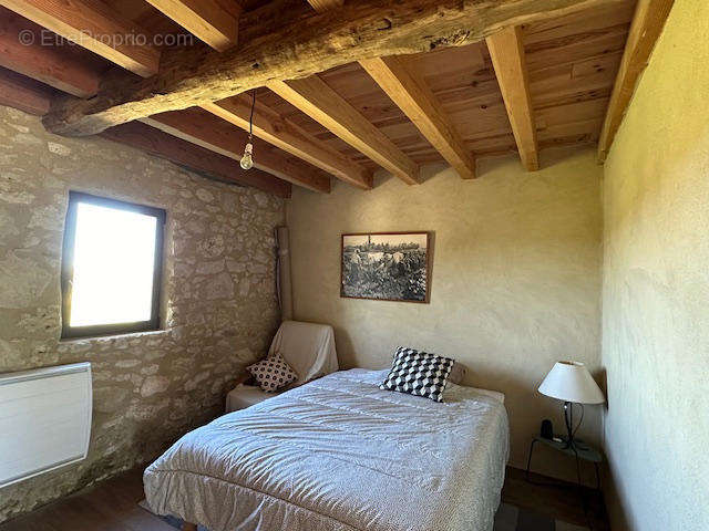 chambre RDC 2 - Maison à VIC-FEZENSAC