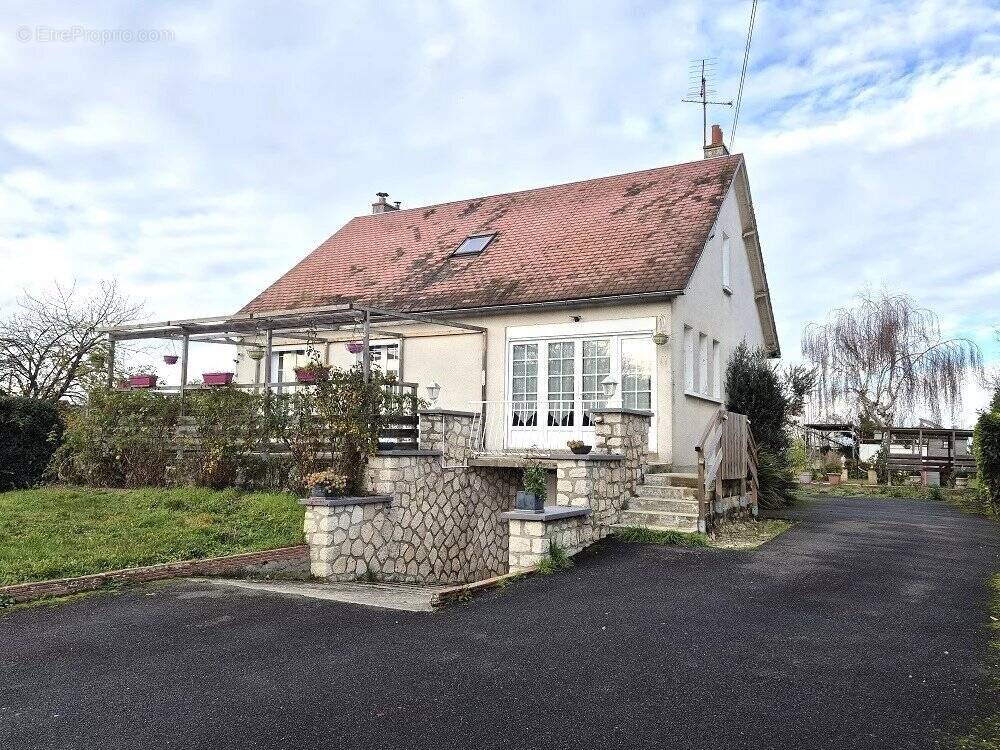 Maison à BEAUNE-LA-ROLANDE