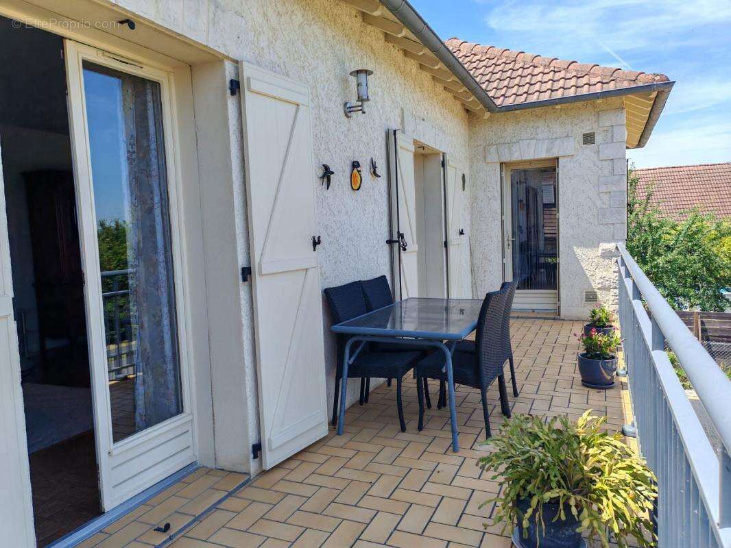 Maison à SAINT-PANTALEON-DE-LARCHE