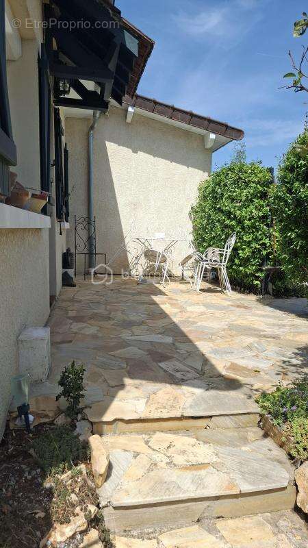 Maison traditionnelle au cœur de Saint-Arnoult-en-Yvelines : calme et espace garantis ! - photo 2
