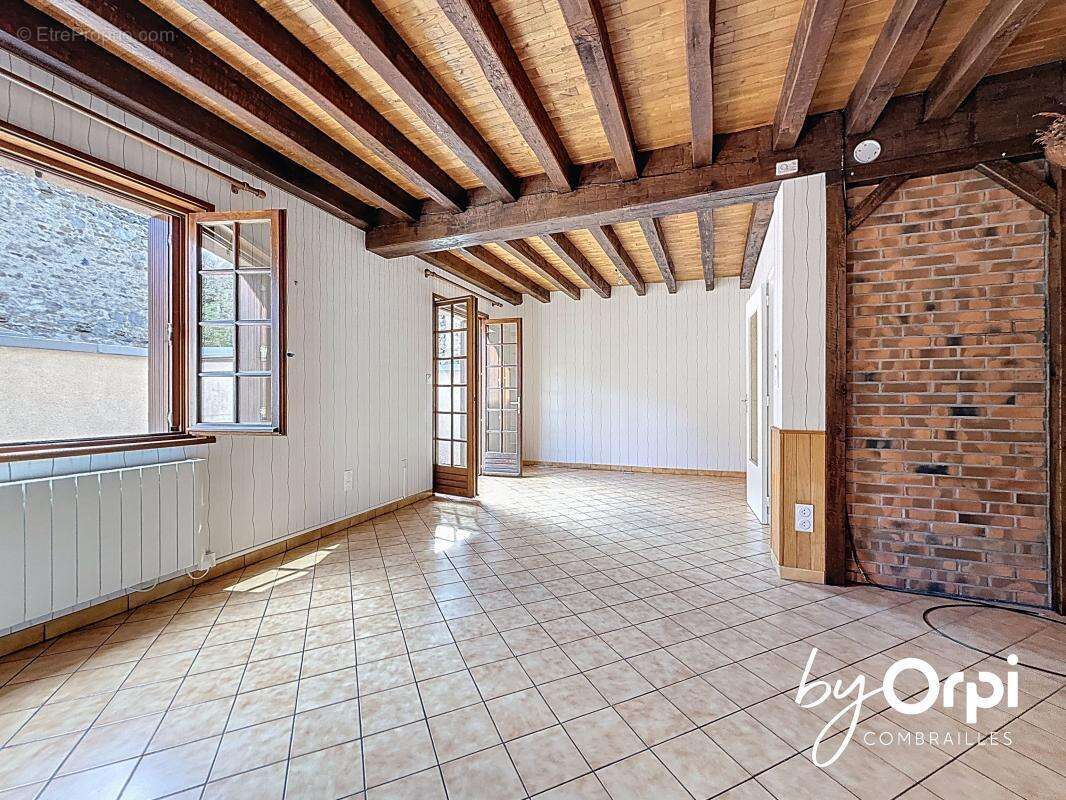 Maison à PONTAUMUR