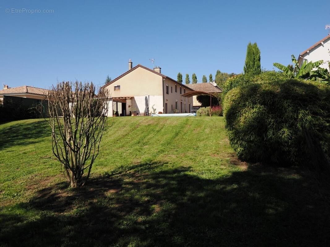 Vue globale depuis le jardin - Maison à VIRE