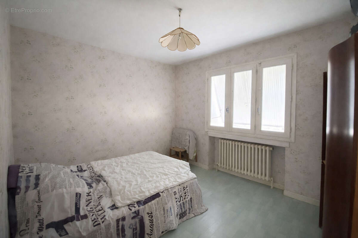 Appartement à SURY-LE-COMTAL