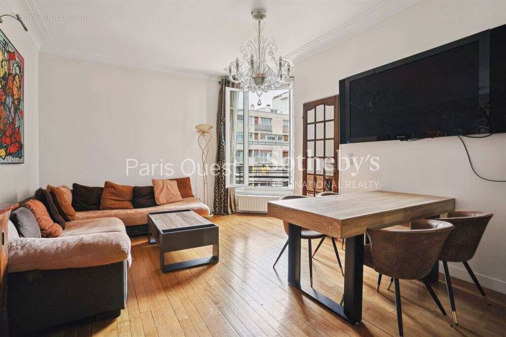 Appartement à NEUILLY-SUR-SEINE