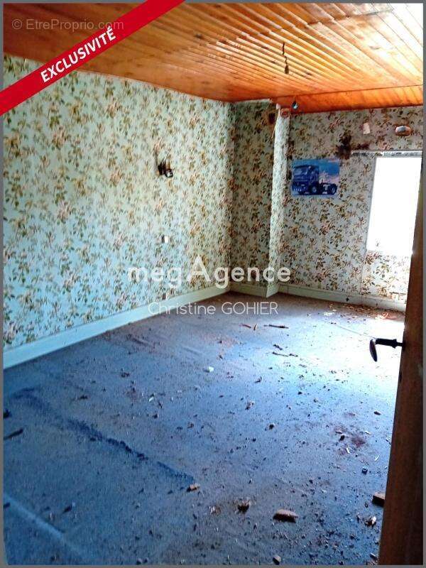 Maison à BRIZAMBOURG