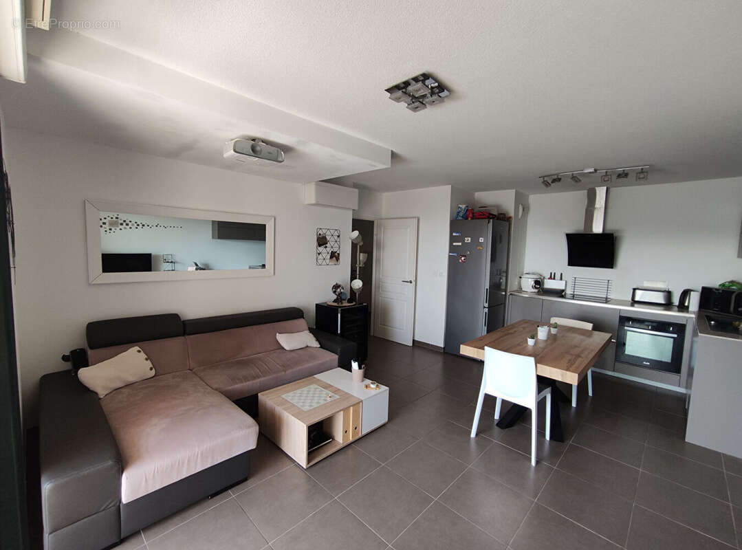 La cour des loges   t3 - la duranne - photo 2