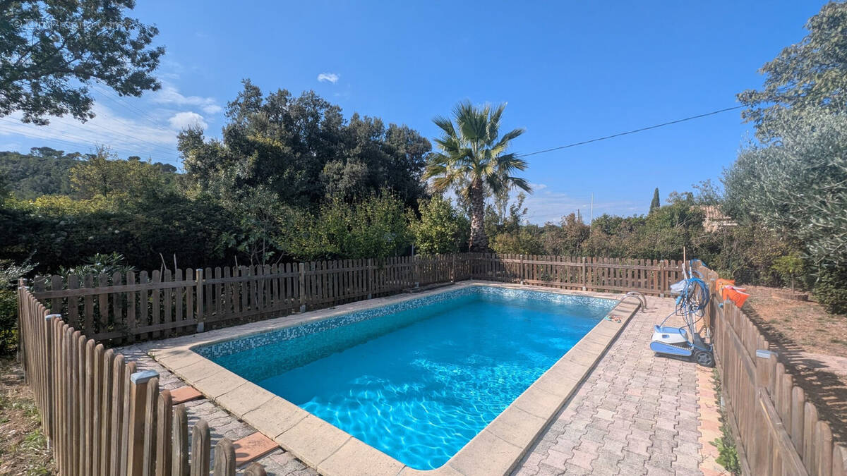 Maison à SAINTE-ANASTASIE-SUR-ISSOLE