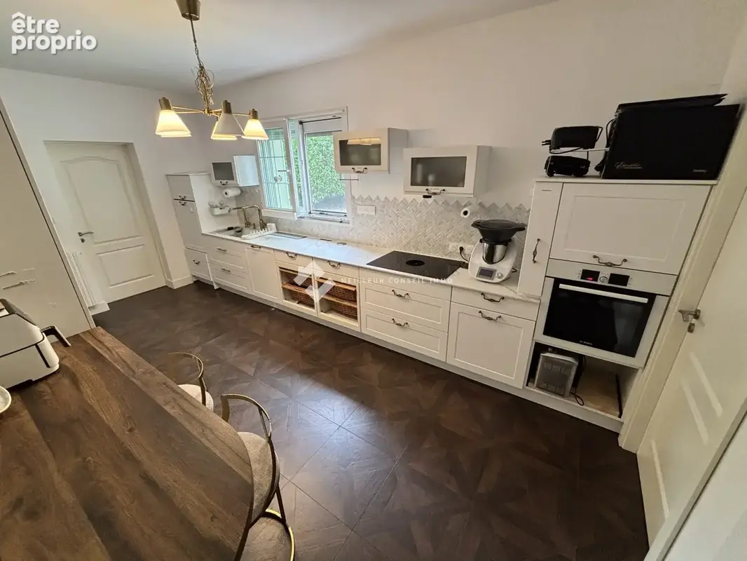 Maison 285 m² à Neuville-De-Poitou  - photo 5