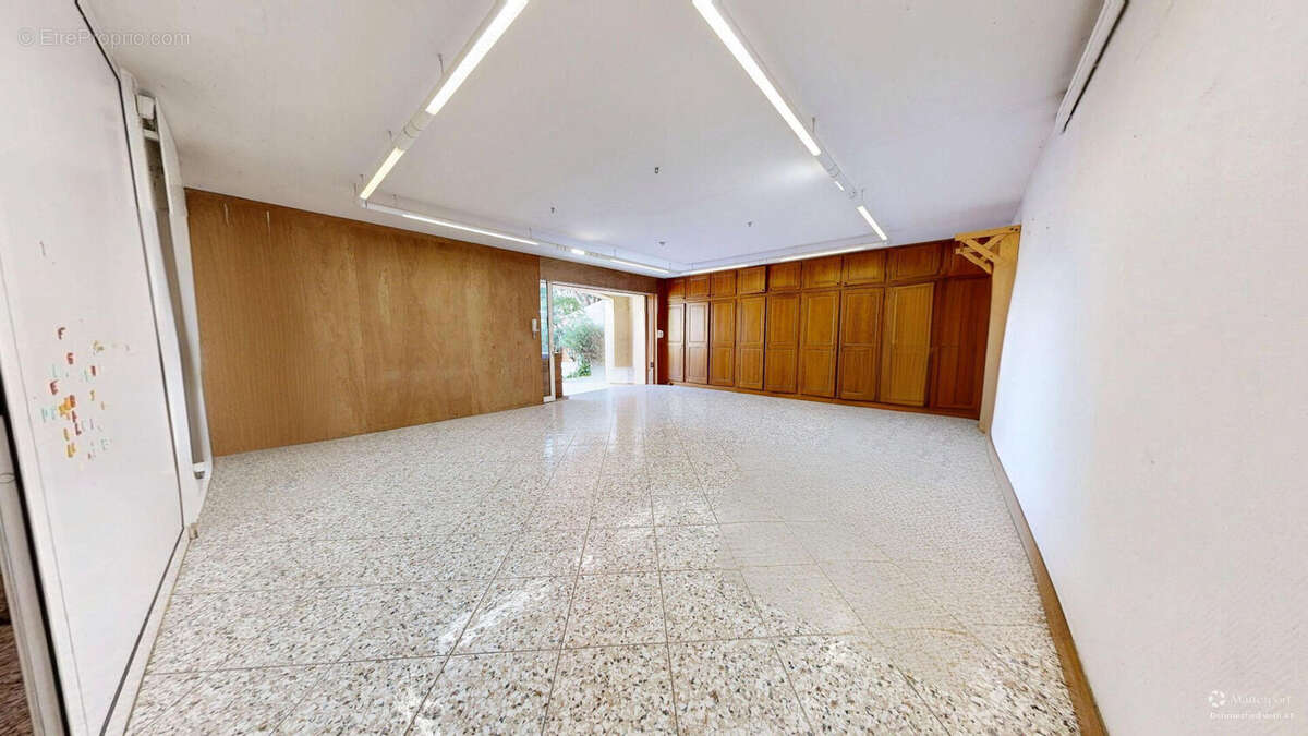 A vendre, Maison de Type 4 de plain-pied - Marseille 11e La Valentine ? 270 m², Vue panoramique & Piscine à débordement- 4 garag - photo 18