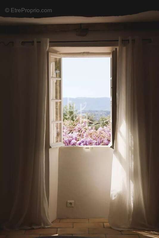 Maison à CHATEAUNEUF-GRASSE