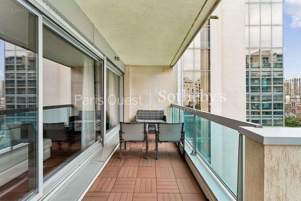 Appartement à NEUILLY-SUR-SEINE