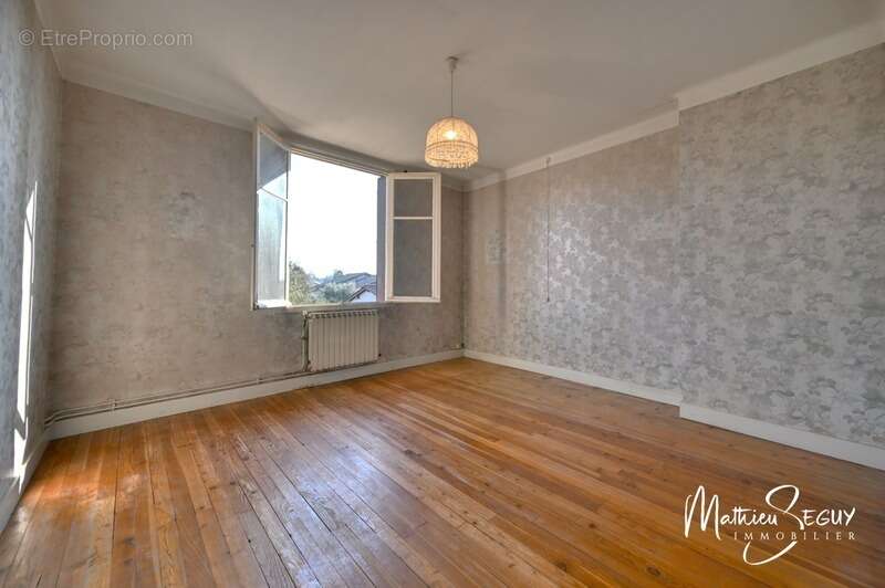 MILLERY – Beau potentiel pour cette maison P7 avec jardin, sous-sol et dépendances - photo 36