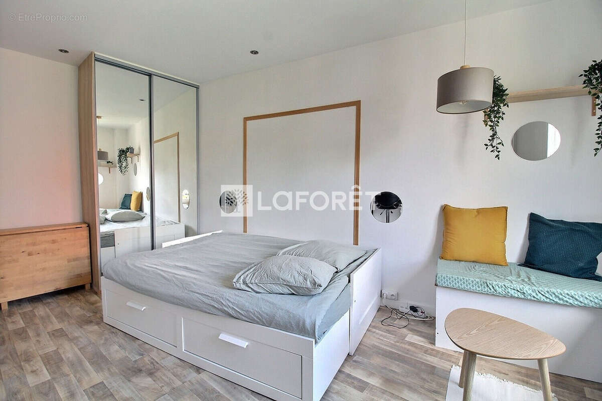 Appartement à COURBEVOIE