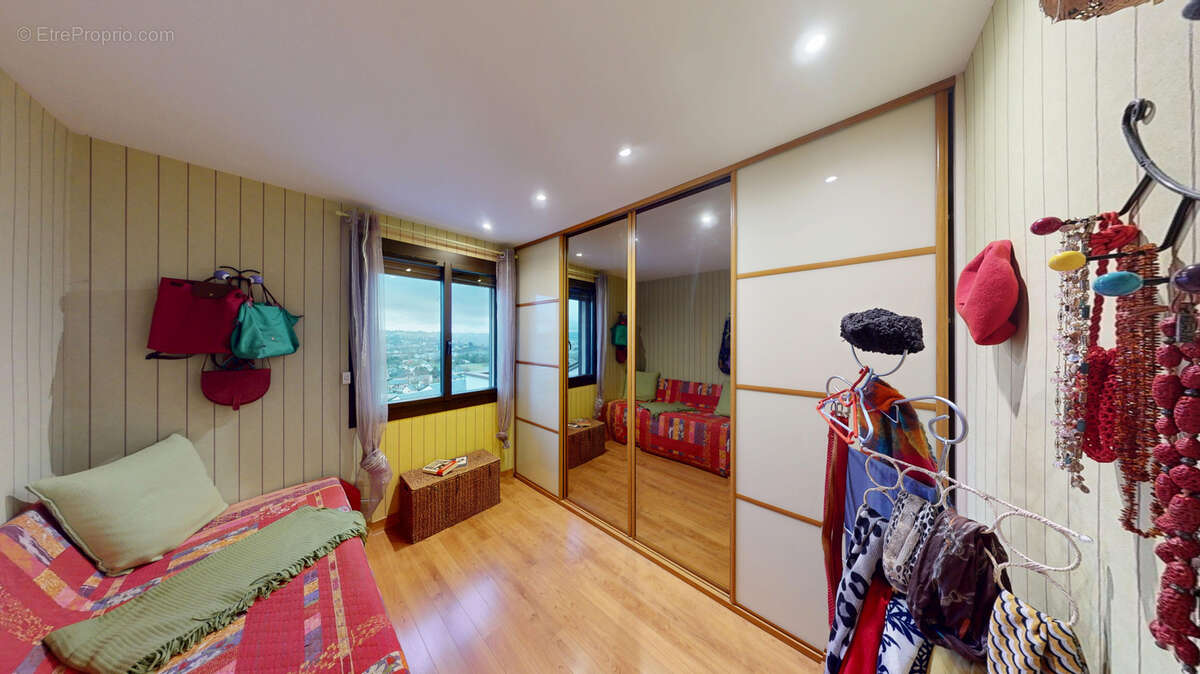 Maison à ONET-LE-CHATEAU