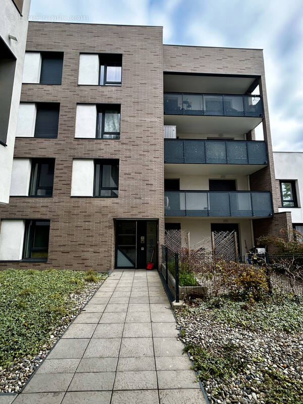 Appartement à BEAUZELLE