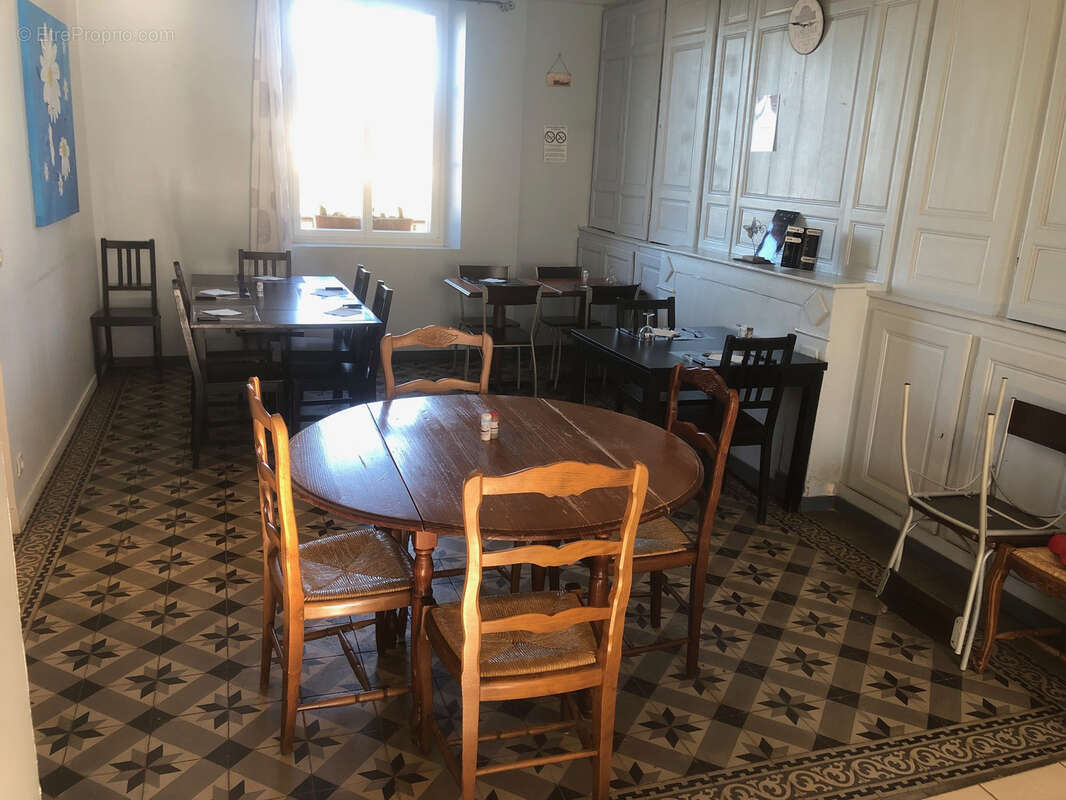 Fonds de commerce - restaurant / bar licence 4 - grand parking - appartement 2 / 3 p - photo 5