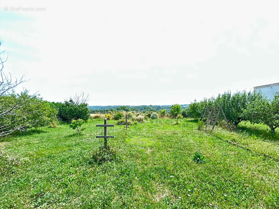 Maison à AZAY-LE-BRULE