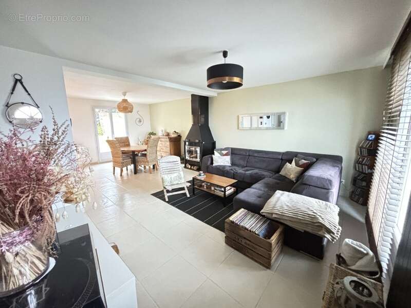 Maison à MONTREUIL-AUX-LIONS