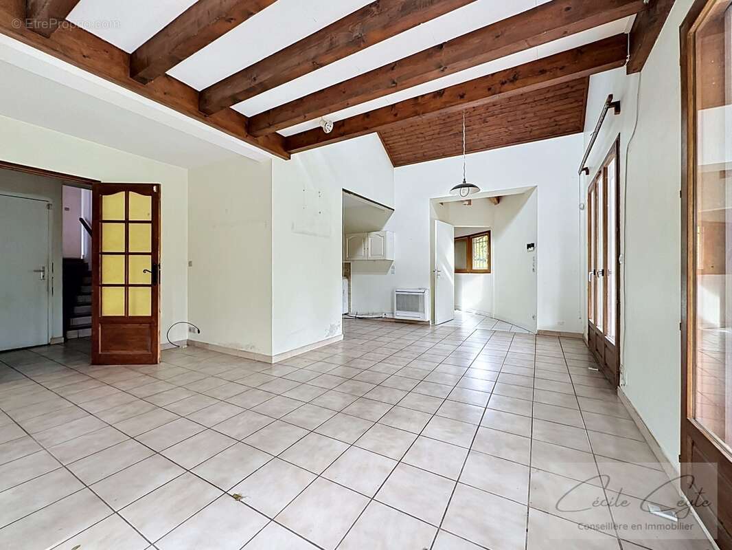 LA TRONCHE, Proche Hôpital, Maison familiale avec 5 chambres - photo 7