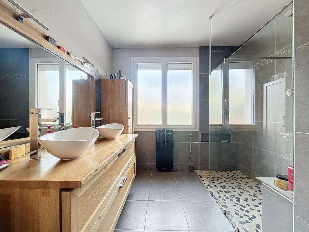 Maison à SAINT-JEAN-DE-MUZOLS