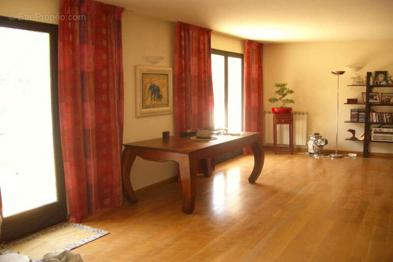 Maison moderne de 220 m2 au calme, piscine. - photo 11