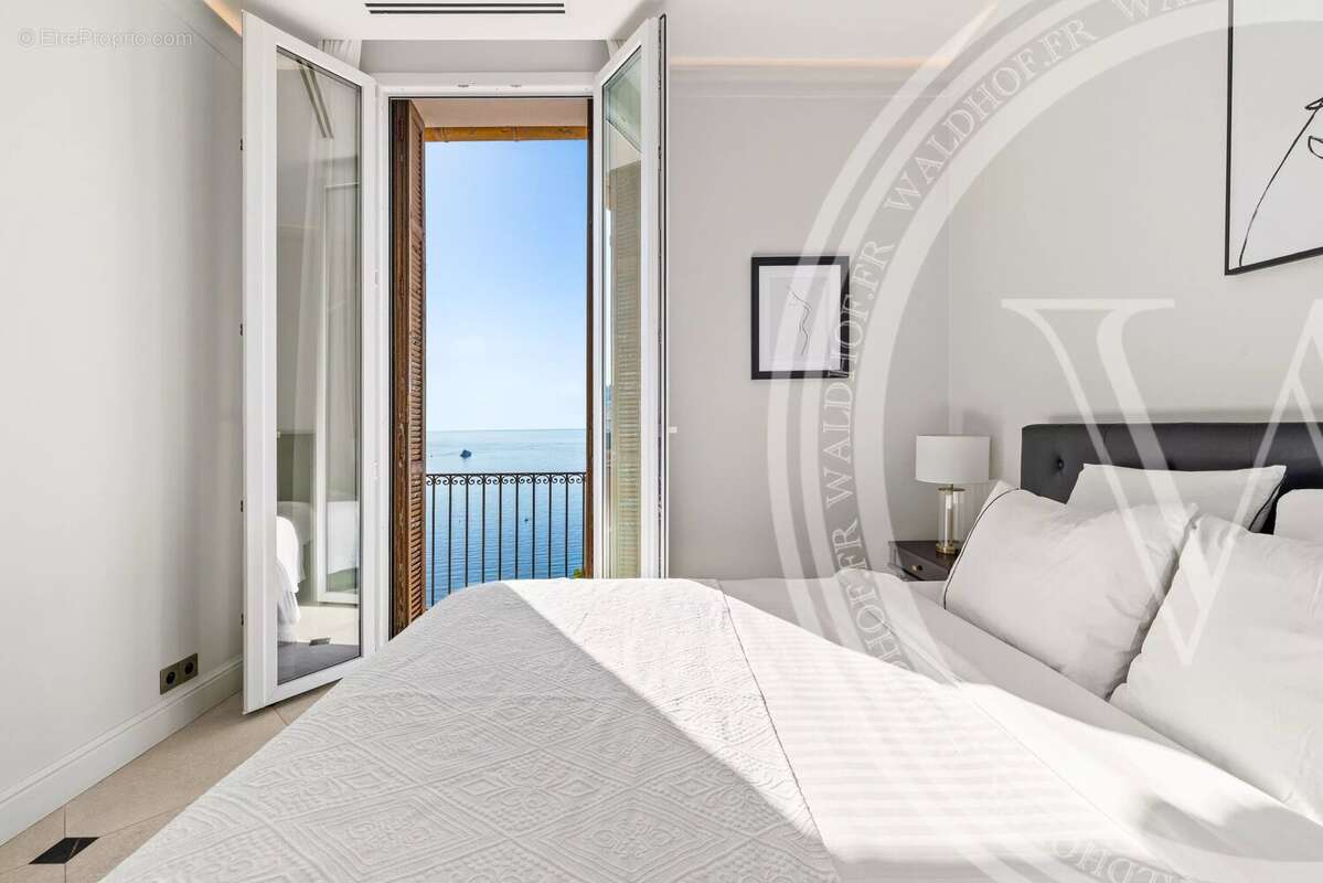 Roquebrune-Cap-Martin - Appartement rare au dernier étage avec vue sur la mer, à quelques minutes de Monaco - photo 6