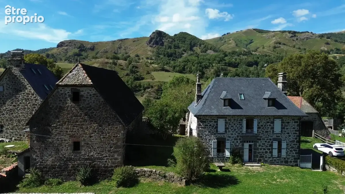 Maison à MANDAILLES-SAINT-JULIEN