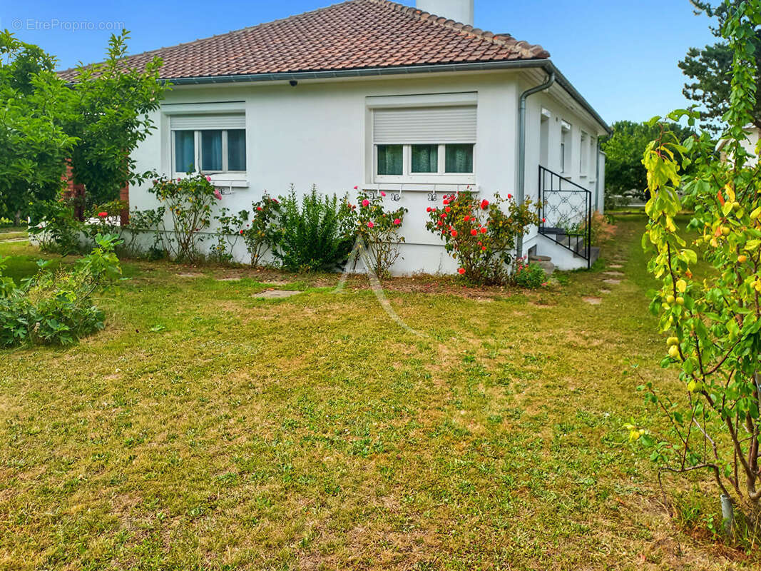 Maison à SAINT-ETIENNE-DU-ROUVRAY